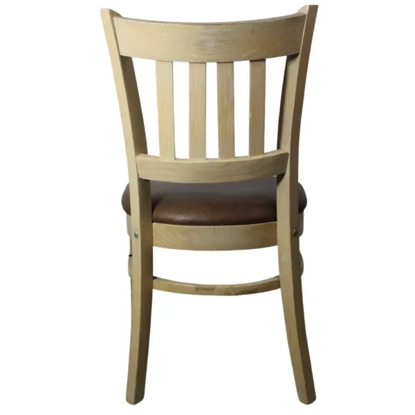 Silla Catalea, fabricada a base de madera de pino, con respaldo de madera de pino y asiento tapizado. Ideal para interiores. No apilable.