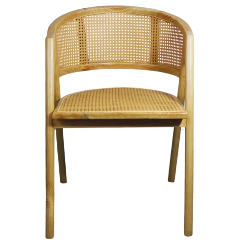 Silla Jade 02, fabricada a base de madera de pino, con el respaldo y asiento tejido de bejuco sintético. Ideal para interiores. No apilable.