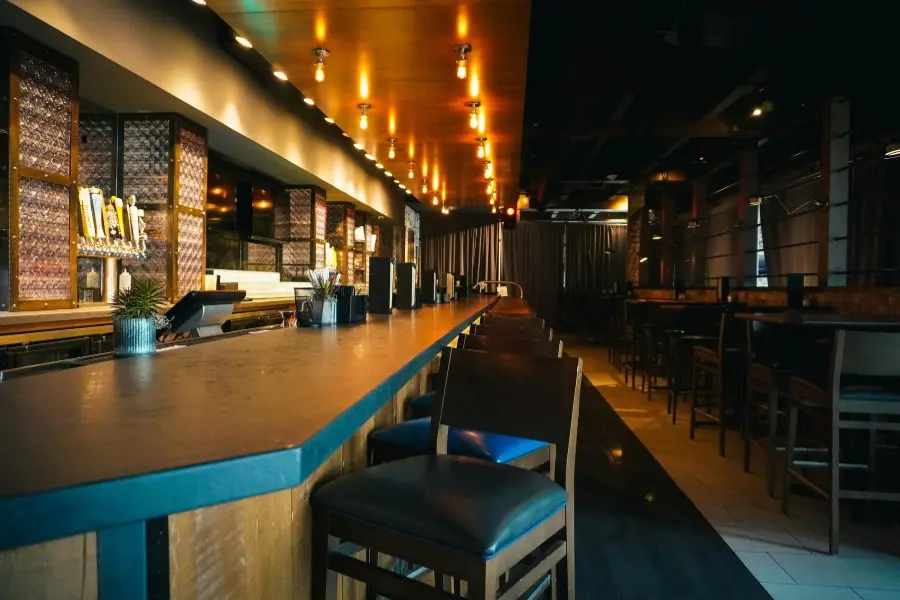 Mobiliario para bares: mesas, sillas y bancos. Venta la por mayor con precios de fábrica para todo México