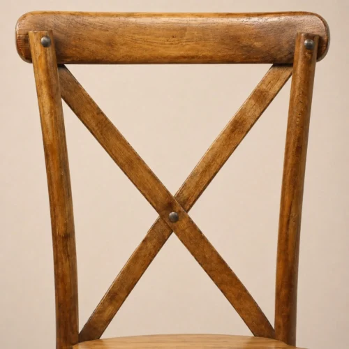 Silla Crossback de madera de pino, detalle respaldo.