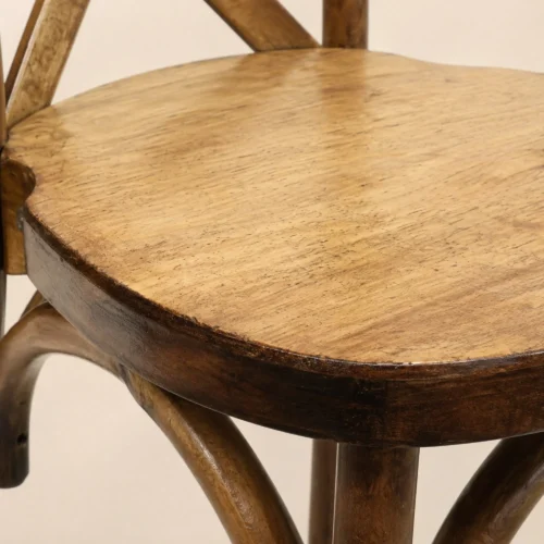 Silla Crossback de madera de pino, detalle asiento tambor.