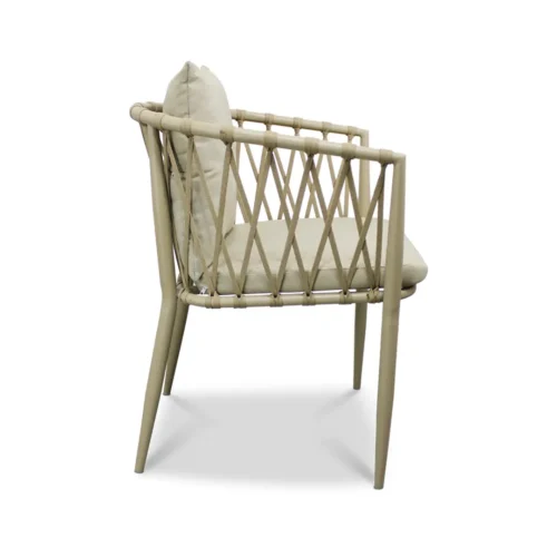 Silla Holbox metálica de acero tubular inoxidable, pintura electroestática. Asiento con cojín desmontable y respaldo tejido con cinta tipo agujeta. Ideal para el sector Horeca.