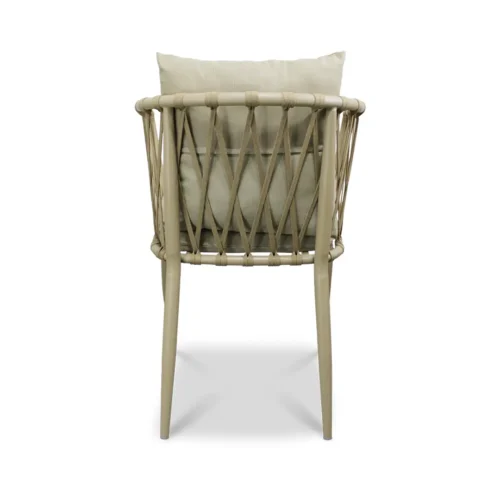 Silla Holbox metálica de acero tubular inoxidable, pintura electroestática. Asiento con cojín desmontable y respaldo tejido con cinta tipo agujeta. Ideal para el sector Horeca.