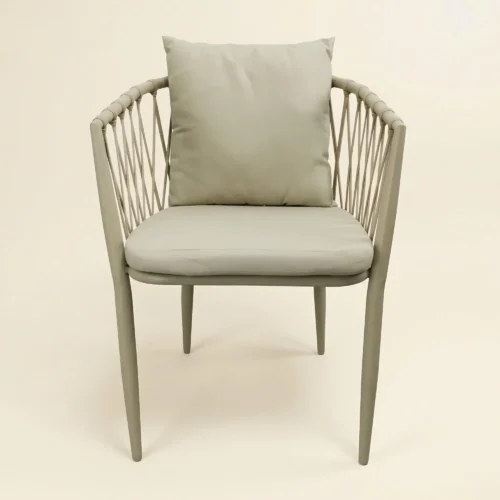 Silla Holbox metálica de acero tubular inoxidable, pintura electroestática. Asiento con cojín desmontable y respaldo tejido con cinta tipo agujeta. Ideal para el sector Horeca. Color Marfil