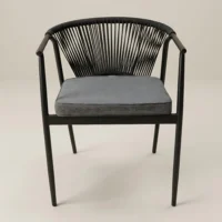 Silla Melodi metálica de acero tubular inoxidable, pintura electroestática. Asiento con cojín desmontable y respaldo tejido con cinta tipo agujeta. Ideal para el sector Horeca. Color gris oscuro.