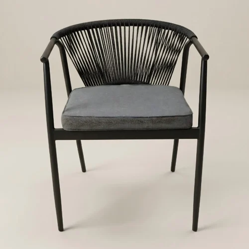 Silla Melodi metálica de acero tubular inoxidable, pintura electroestática. Asiento con cojín desmontable y respaldo tejido con cinta tipo agujeta. Ideal para el sector Horeca. Color gris oscuro.