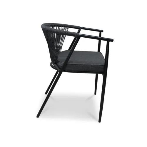 Silla Melodi metálica de acero tubular inoxidable, pintura electroestática. Asiento con cojín desmontable y respaldo tejido con cinta tipo agujeta. Ideal para el sector Horeca.