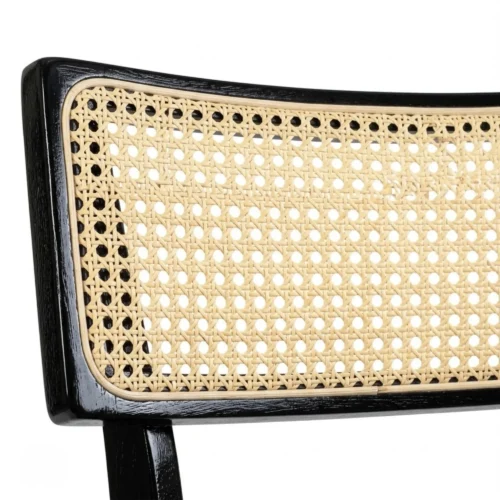 Banco para barra Milán de madera de pino, detalle respaldo bejuco. Ideal para eventos y el sector horeca.
