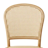 Silla Alauda de resina. Respaldo de bejuco sintético y asiento tapizado con ratán sintético. Ideal para exteriores.