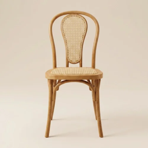 Silla Cibeles de resina con respaldo en bejuco sintético y asiento tapizado con ratán sintético. Ideal para exteriores.