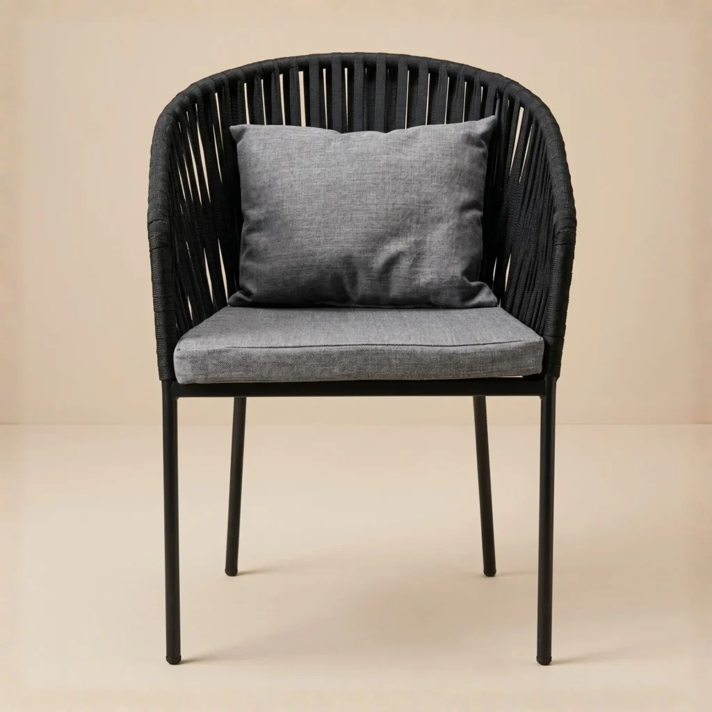 Silla Malibú metálica para exteriores, de acero tubular, respaldo tejido en cinta de polipropileno, asiento de metal con cojín tapizado desmontable. Apilable.