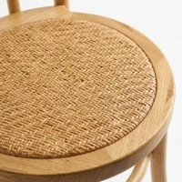 Silla Thonet de madera de haya detalle del asiento en ratán natural. Ideal para el sector de eventos y horeca.