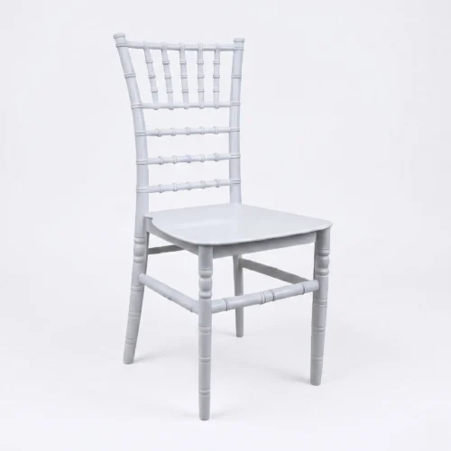 Silla Tiffany para Eventos. Hecha de resina color blanca. Ideal para exteriores.
