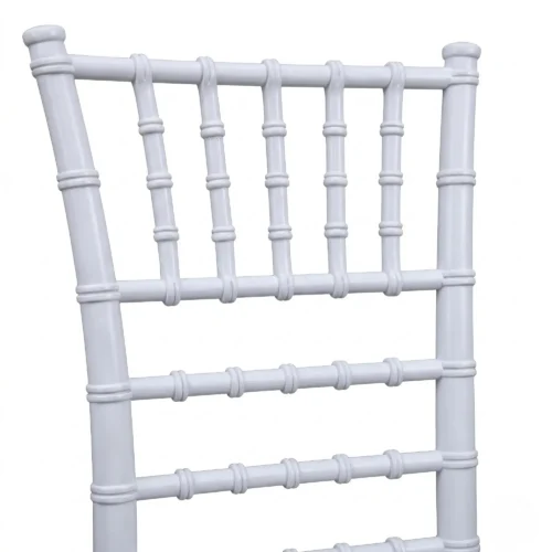 Silla Tiffany para Eventos. Hecha de resina color blanca. Ideal para exteriores.